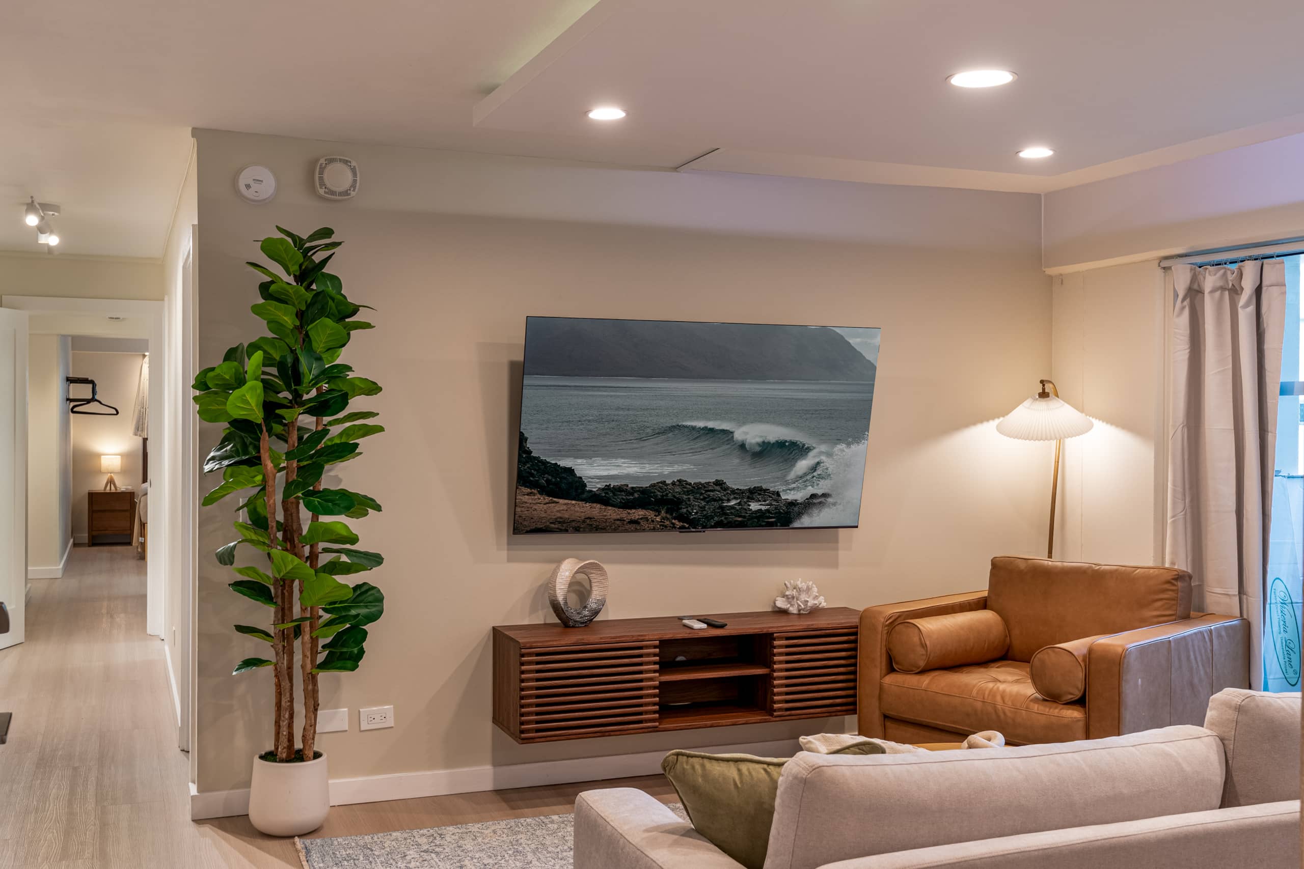 NEW Modern Luxury Cove, Free Parking, 3m to Beach - Image 6