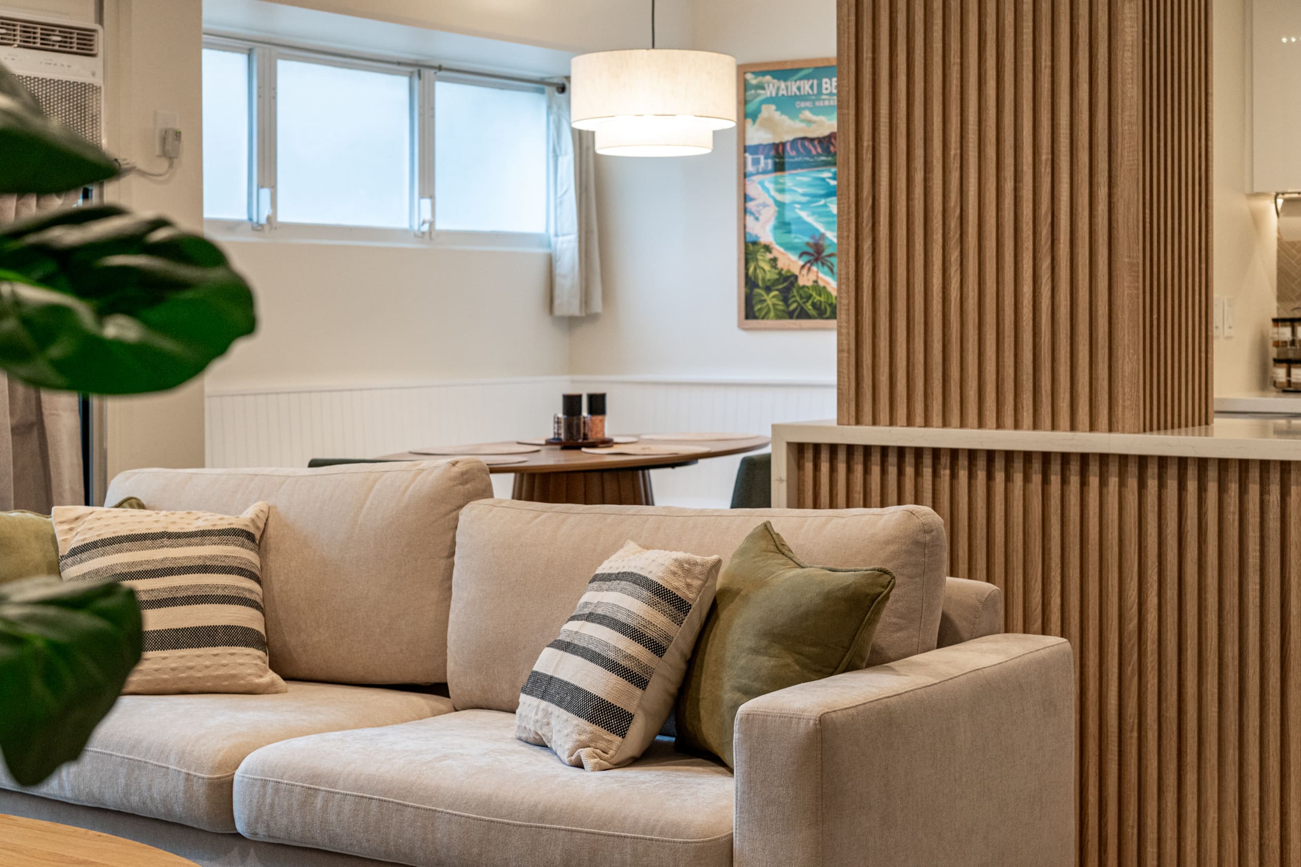 NEW Modern Luxury Cove, Free Parking, 3m to Beach - Image 11