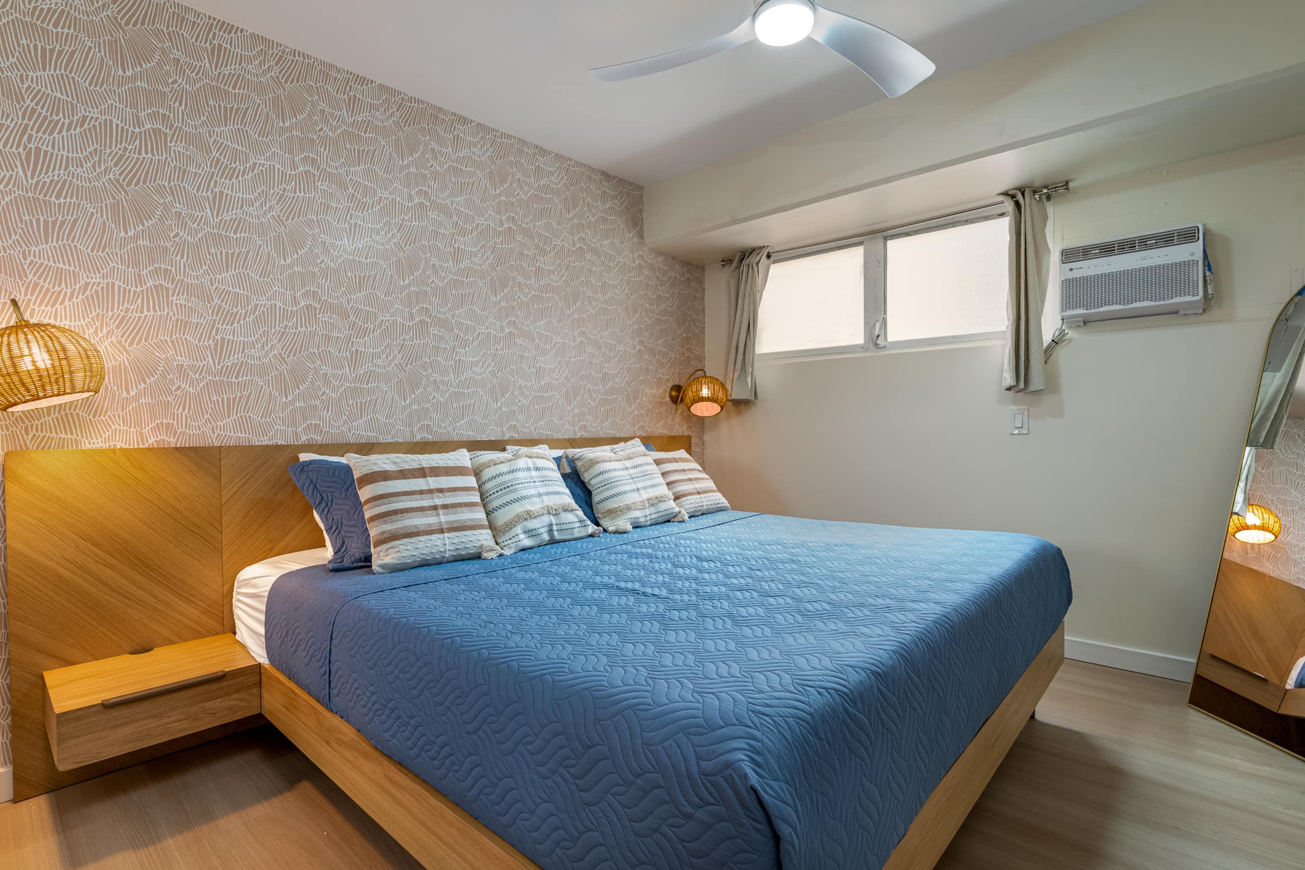 NEW Modern Luxury Cove, Free Parking, 3m to Beach - Image 4