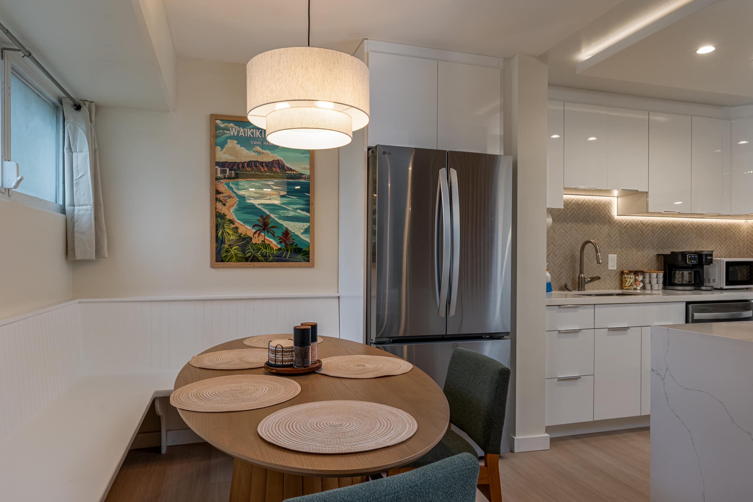 NEW Modern Luxury Cove, Free Parking, 3m to Beach - Image 8