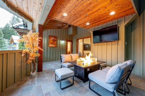 Luxury Home 8 BD Chalet | Private hot tub