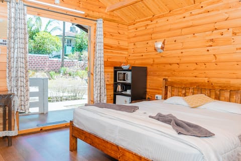 Garden Grove - 4 Cabins with a Private Pool @Colva