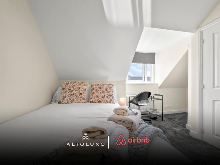 Spavaća soba u smještaju AltoLuxo Short Lets & Serviced Accommodation

