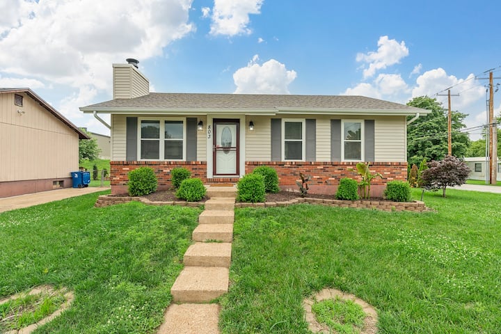 Fenton 3br Family Retreat - Arnold, MO