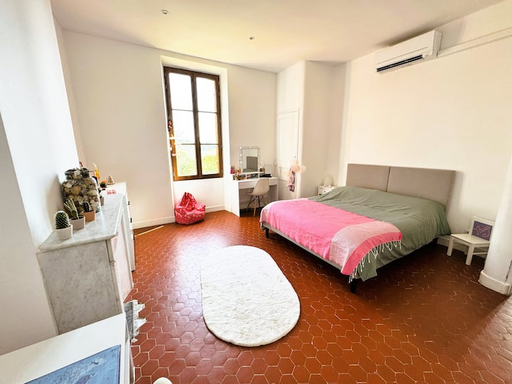 2. spavaća soba s krevetom širine 140 cm i ormarom