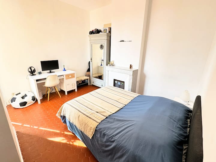 Spavaća soba br. 1 s krevetom širine 160 cm i ormarom