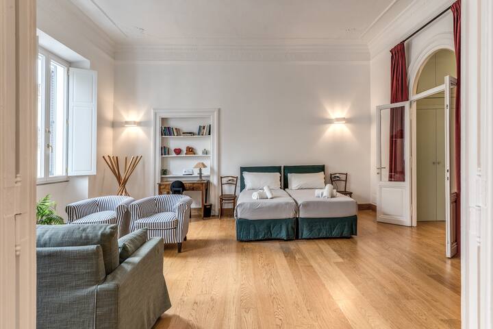 Via del Corso charming@Palazzo Doria Pamphili gallery image 5