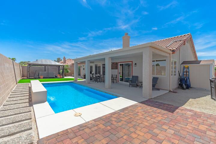 Quiet 4 Bed Pool Spa Home