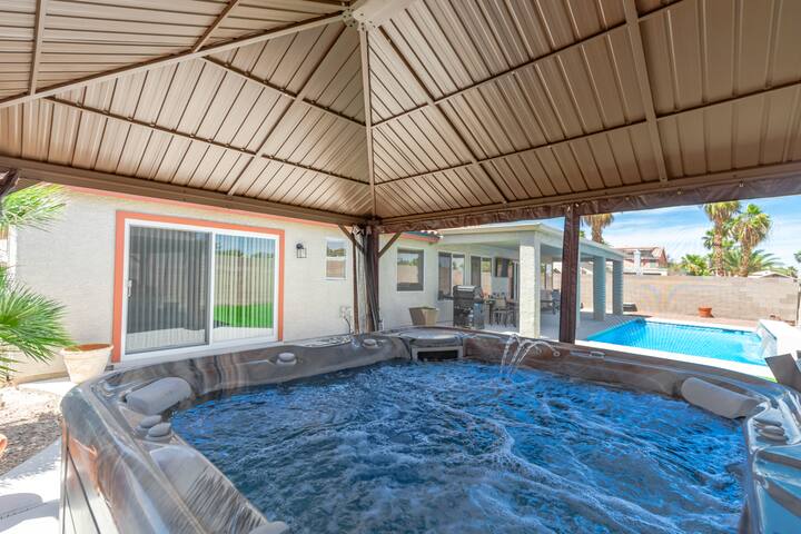 Quiet 4 Bed Pool Spa Home gallery image 2