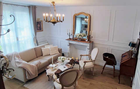 Popular Airbnb listing: L'Escapade Royale - Charm, History & Sweetness in Moret Loing Et Orvanne