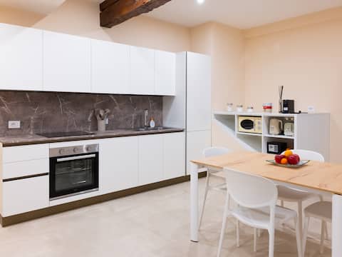 Charming Suite in the Heart of Asolo • Top Village
