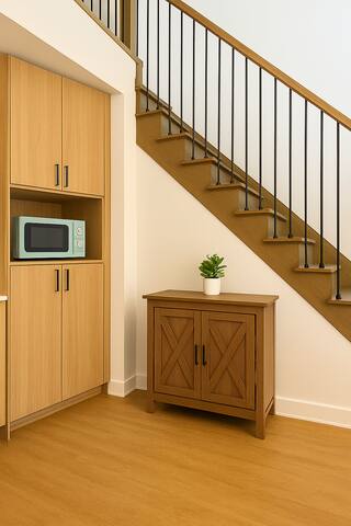 Penthouse-Style 2BR | Views & Free Parking gallery image 5