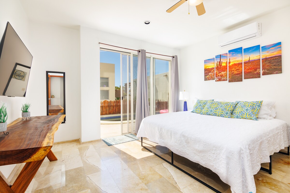 Master king bed with en-suite master bathroom 