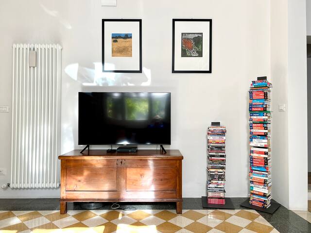 The Checkerboard, with balcony & Audrey Hepburn gallery image 3