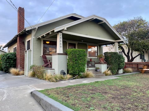 Stylish & Cozy South Bay Vintage Bungalow!