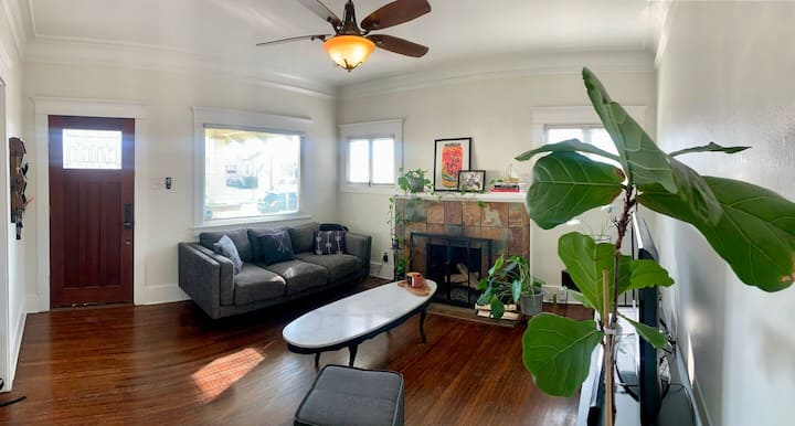 Stylish & Cozy South Bay Vintage Bungalow! - Torrance, CA