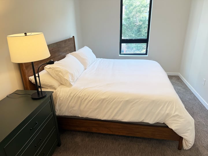 Primary bedroom features a king bed. The den (office) has a twin sized daybed and a twin trundle that pulls out.