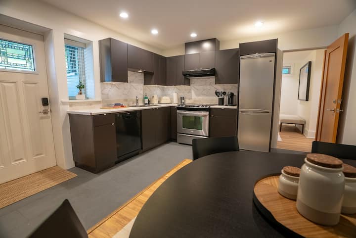 Sunrise Garden Suite Near Downtown Vancouver - Vancouver