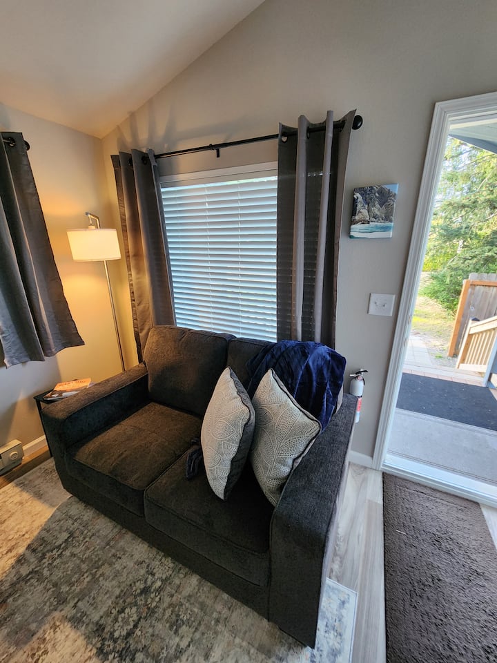The Nook: 400 Ft² House (Full Size Kitchen & Bath) - Portland, OR
