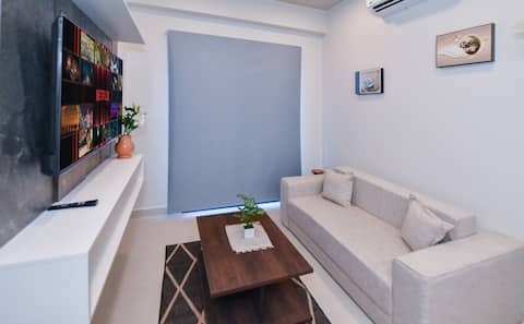 Cozy Apt | Pool + CoWorking