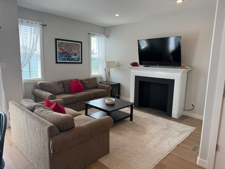 Shiny Side Up – Townhouse In West Lethbridge - Lethbridge