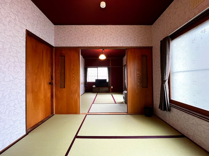 Habitación del segundo piso.Hay una partición entre el dormitorio 1 y el dormitorio 2, cada uno con una puerta de habitación separada.