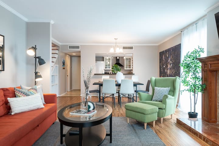 Your Montrose Compound  | Sleeps 24/12br/12ba/8pa - Houston, TX