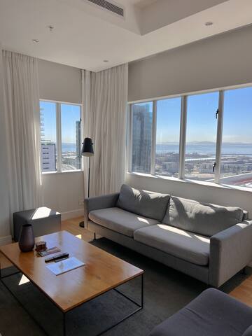 Luxury 2 Bedroom Apartment Waterfront Views gallery image 5