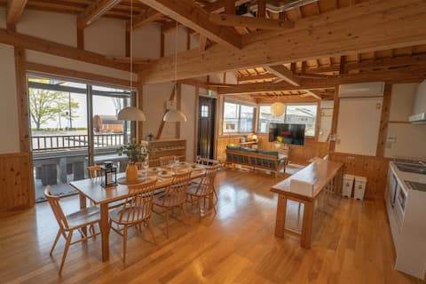 Close to the ski resort/wood-fired sauna, jacuzzi, and water bath! Lake Biwa with a view in front of