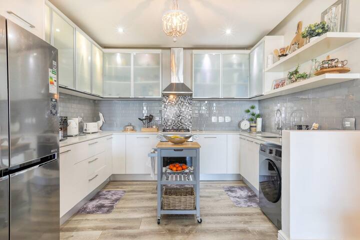 Stunning views on Signal Hill gallery image 4