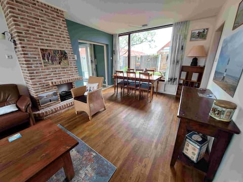 Successful Airbnb property: Breskens. Large corner house with spacious enclosed garden in Wijk 10 Breskens