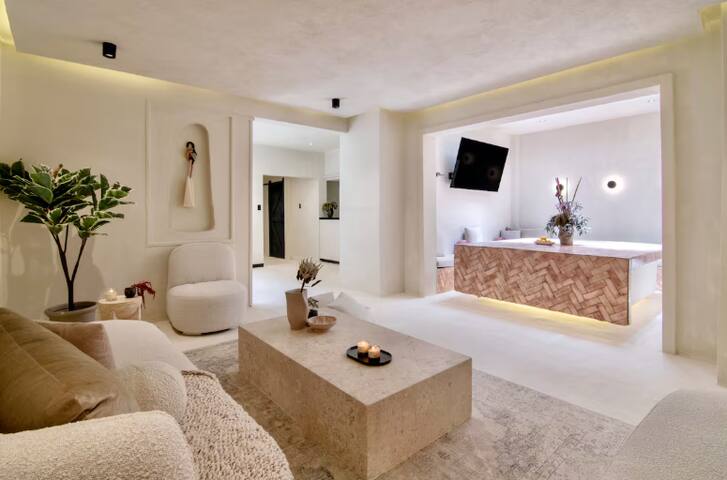 Condesa Rooftop Villa ·9BR· Stylish Designer Stay gallery image 3