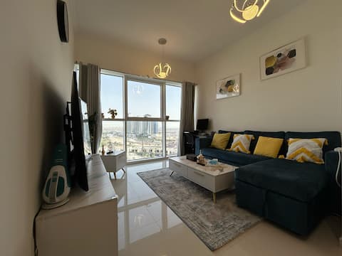 Top performing Airbnb: High Floor l Golf Course View l Damac Hills in Al Hebiah Third