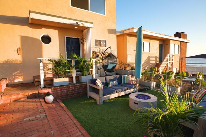 Oceanfront Gem | Steps to Sand + Parking gallery image 5