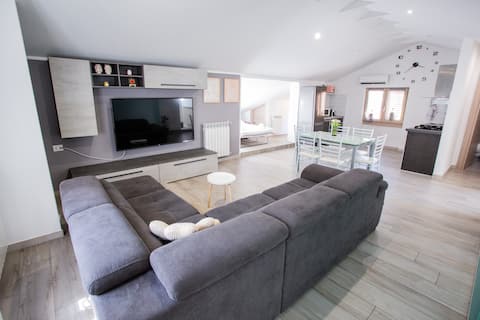Top Airbnb: Mansarda in centro – just steps from Lake Maggiore a Luino