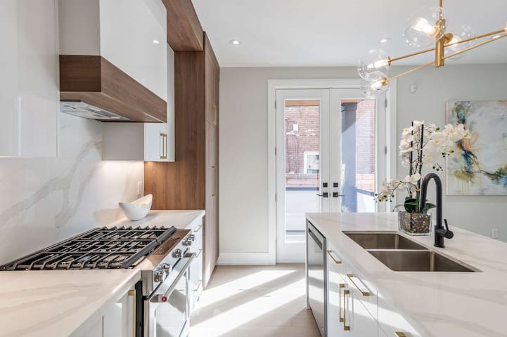 Luxury Spacious 3 Bedrooms Trinity Bellwoods