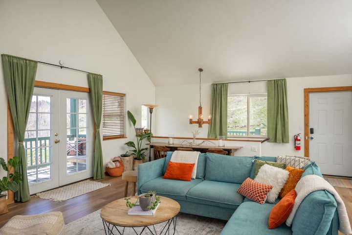 Hot Springs Hideaway | Hot Tub |Downtown - Pagosa Springs, CO