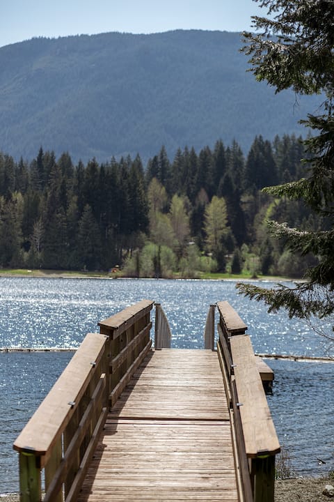 Northshore Executive Home with Lake Access