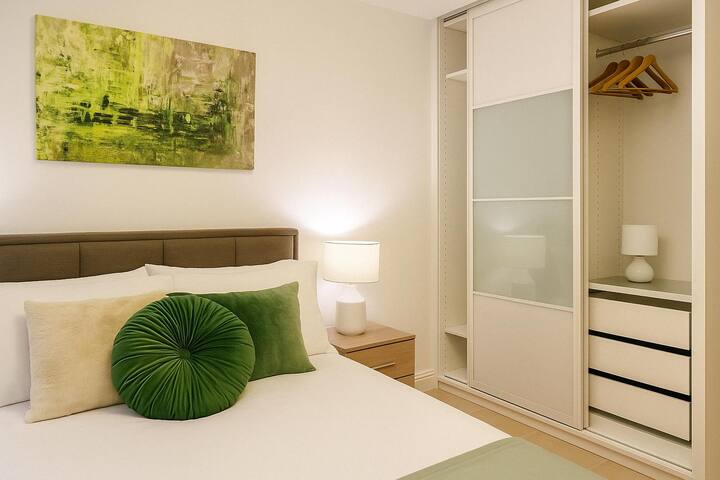2-Bedroom flat – Central London – Trafalgar Square gallery image 2