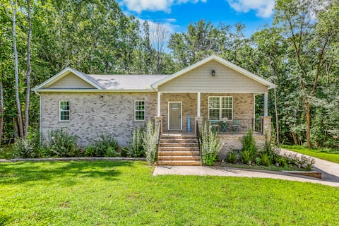 5BR Home for Groups • Sleeps 12 • Quiet Area