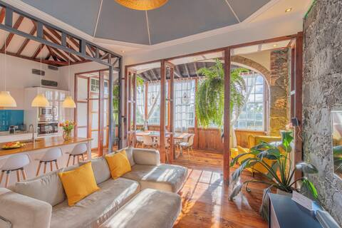 Intimate and charming apartment by the beach