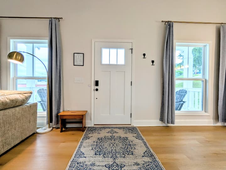 Modern New Build | King Bed | The Best Couch - Biltmore, TN