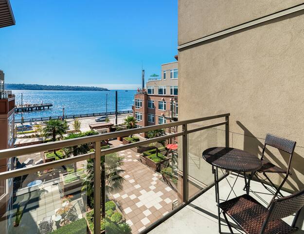 Luxury Waterfront Condo Steps to Pike Place Market gallery image 2