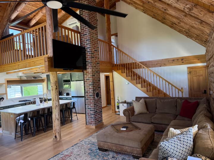 Log House Near Augusta - Sleeps 14 - Gardiner, ME