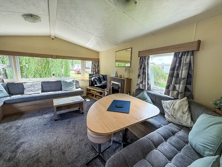 Explora el encanto de Lincolnshire con una estancia en Southview Holiday Park Skegness, donde puedes relajarte en una acogedora sala de estar después de descubrir las mejores cosas que hacer en Skegness, como visitar Skegness Pier.