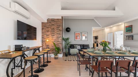 180m2 Urban Loft – Balcony – Parking - 20 pax.