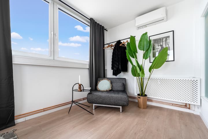 يمكن تحويل هذا الكرسي إلى مرتبة لشخص آخر في أي وقت من الأوقات.