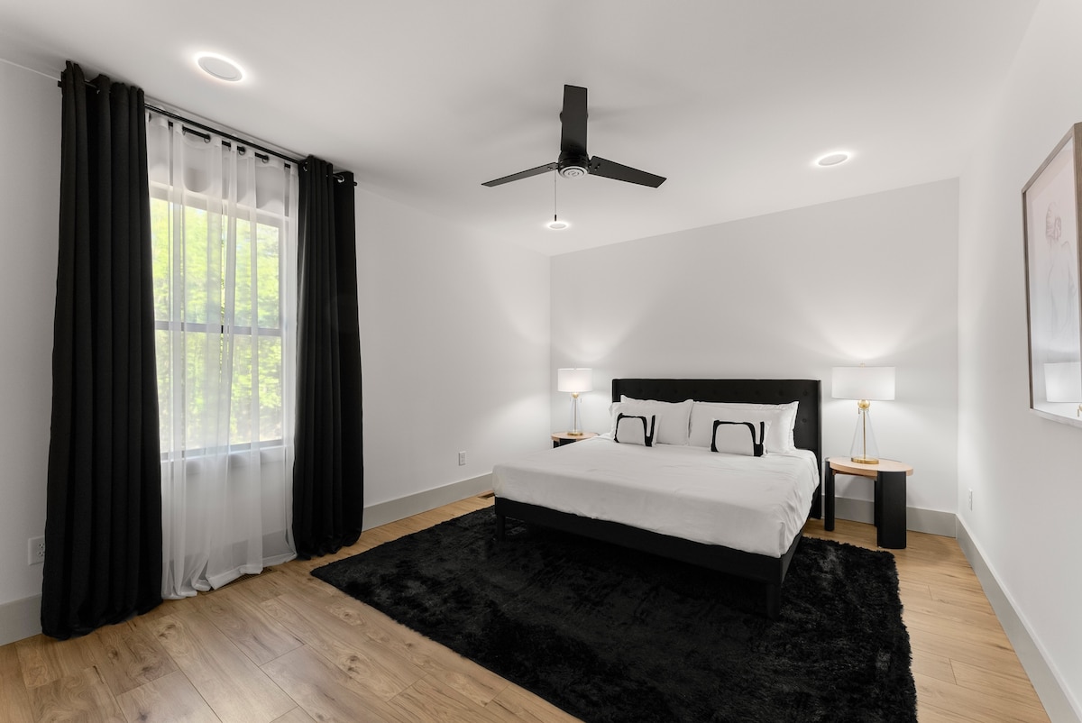 The Estate, 5 king beds, near Chateau Elan