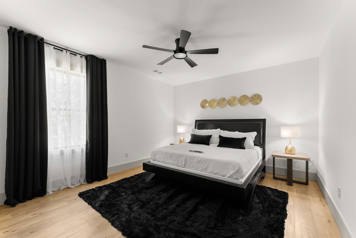 The Estate, 5 king beds, near Chateau Elan