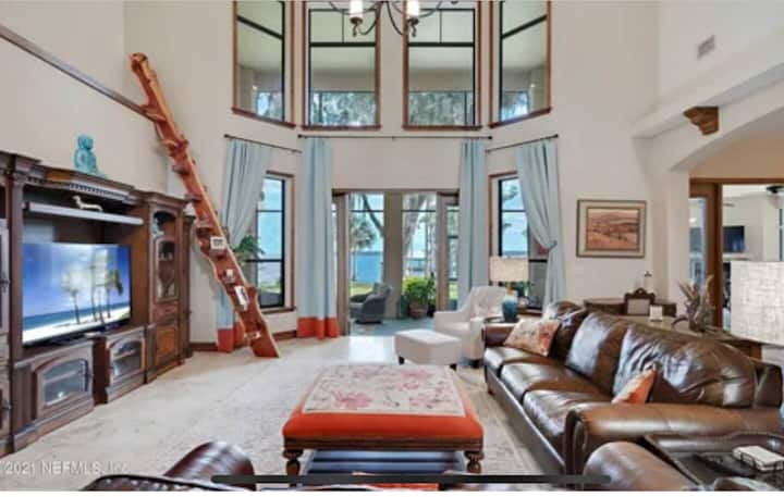 Fabulous Villa On Crescent Lake - Crescent City, FL
